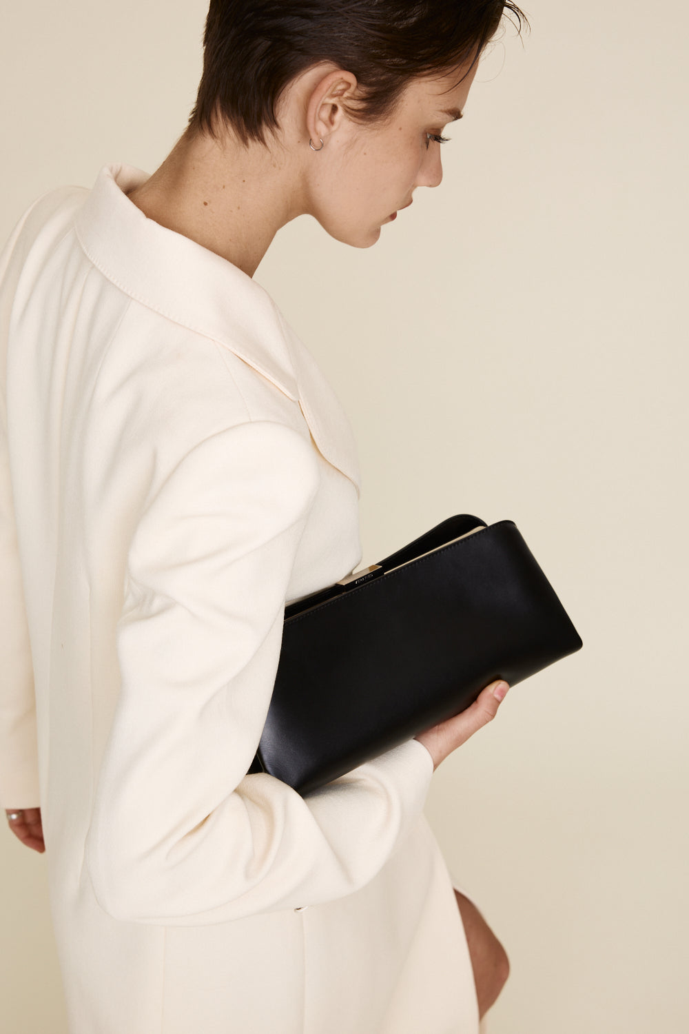 Silver Noir Éclair Bag