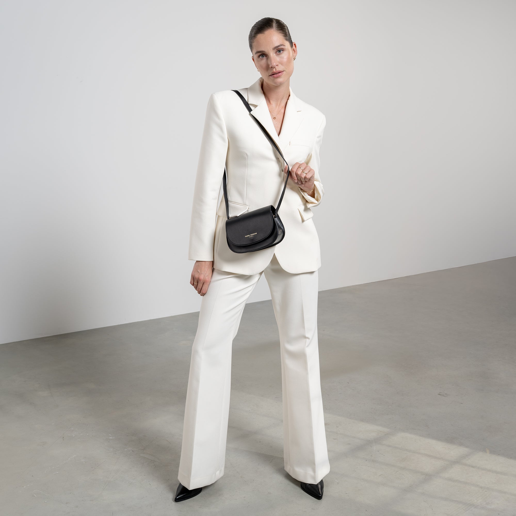 Montmartre Manon black vegetable tanned leather crossbody bag