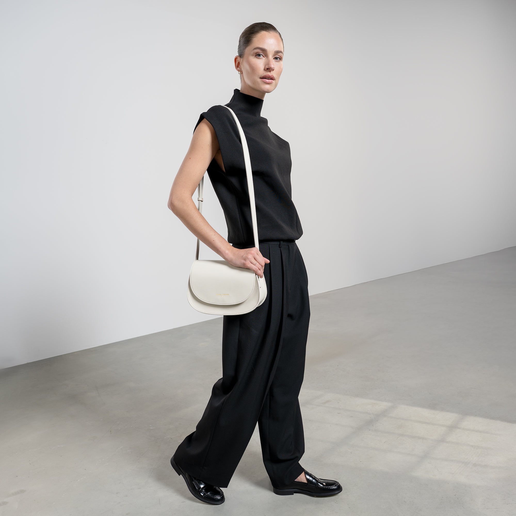 Montmartre Madelon cream vegetable tanned leather crossbody bag