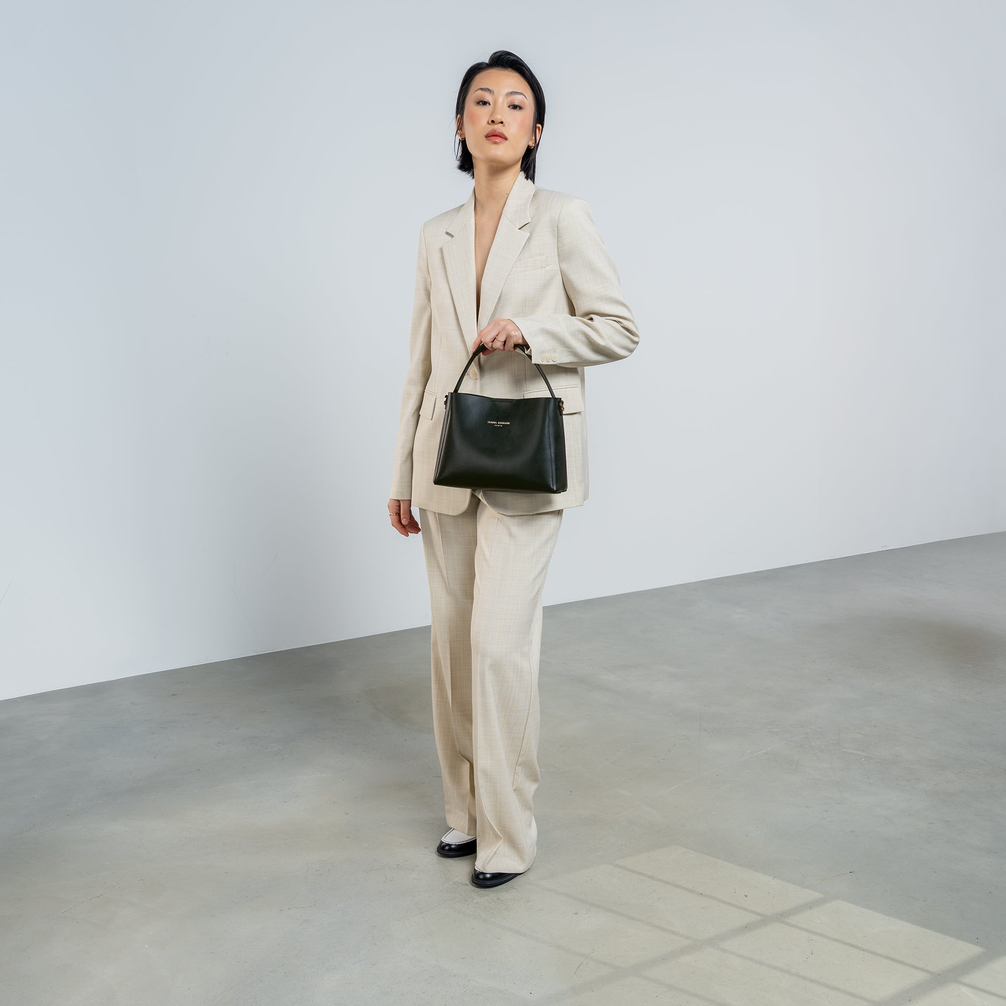 Montmartre Béatrice Midi black vegetable tanned leather handbag