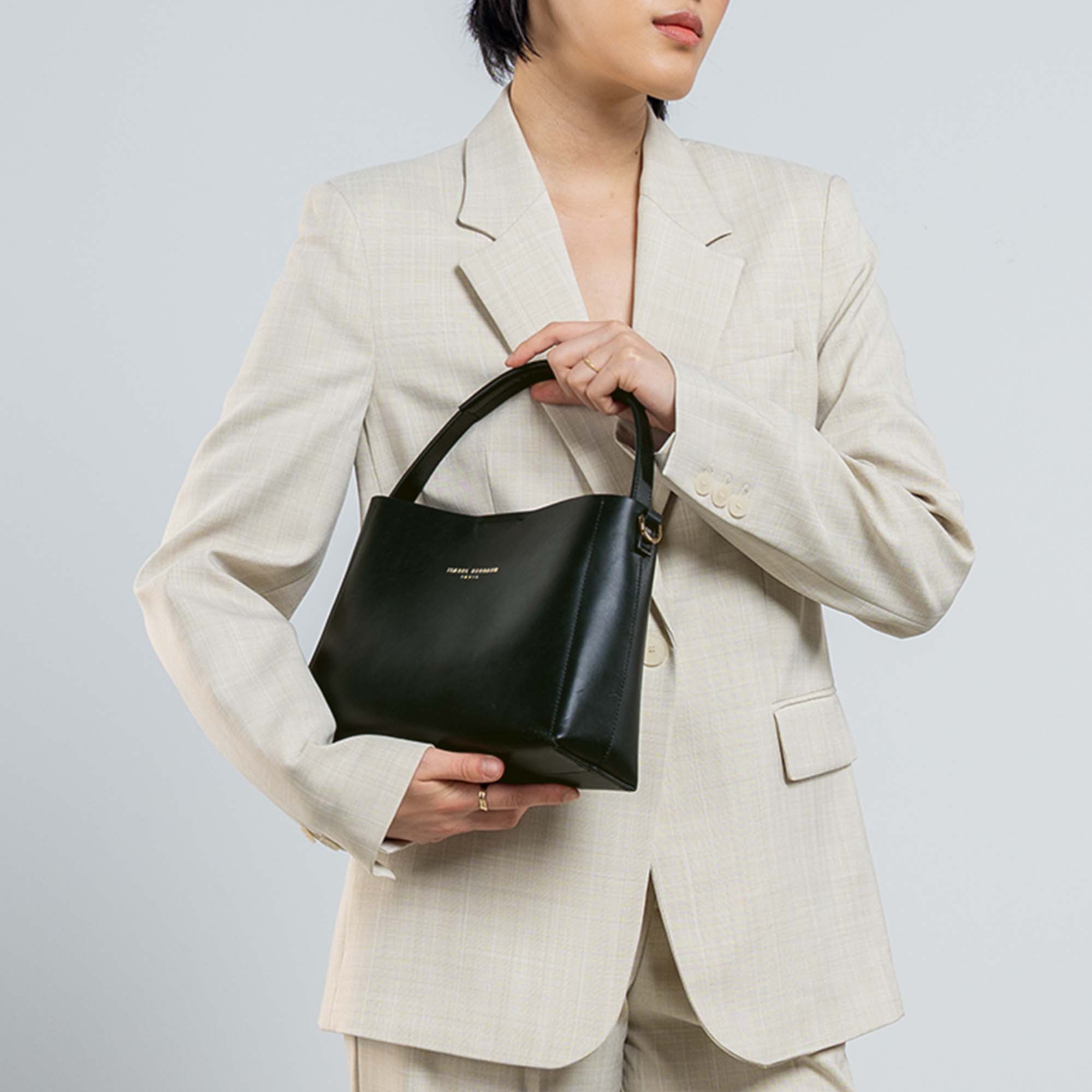 Montmartre Béatrice Midi black vegetable tanned leather handbag