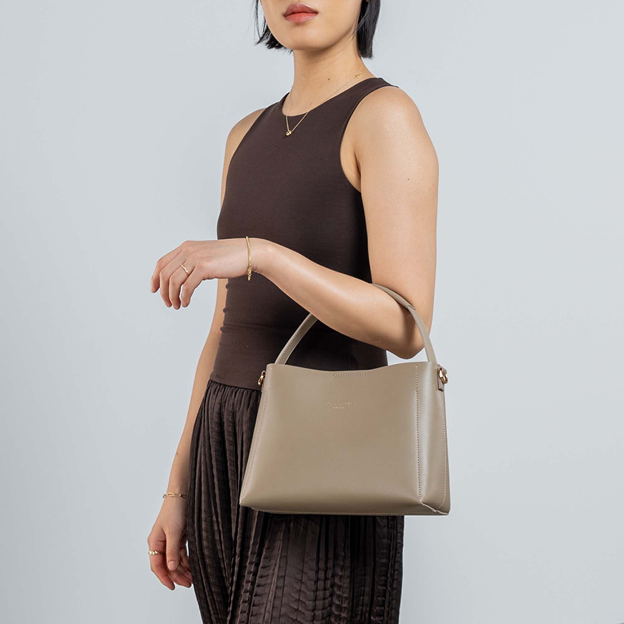 Montmartre Béatrice Midi taupe vegetable tanned leather handbag
