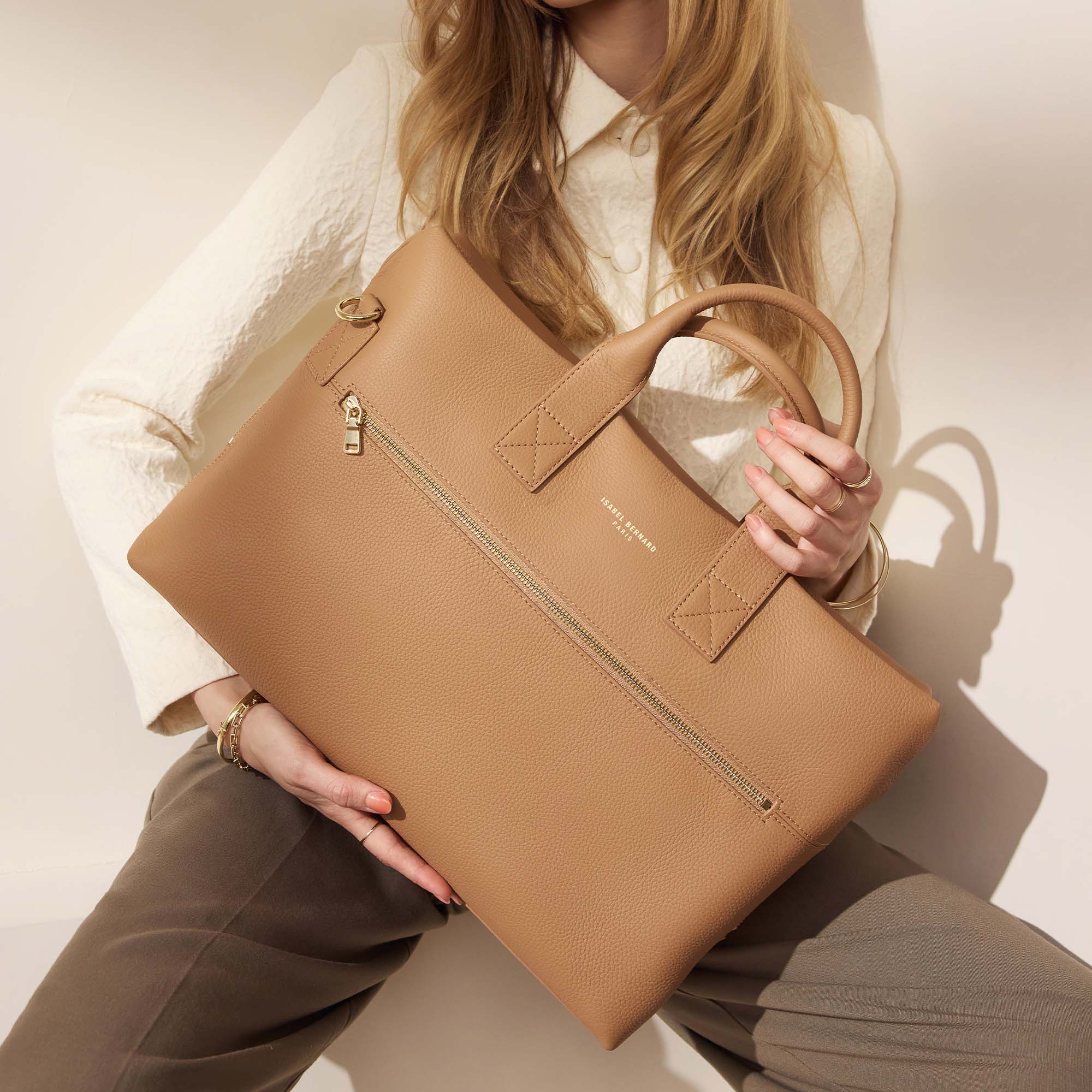 Cadeau d'Isabel camel calfskin leather handbag and wallet set