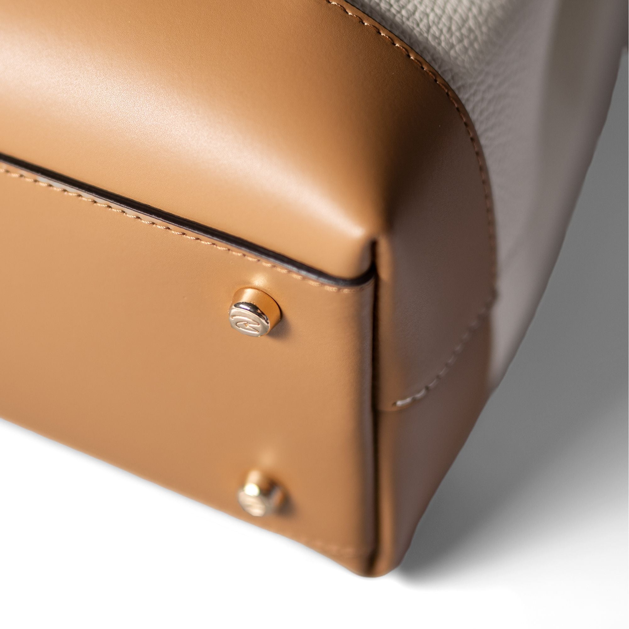 Femme Forte Minette cream calfskin leather handbag