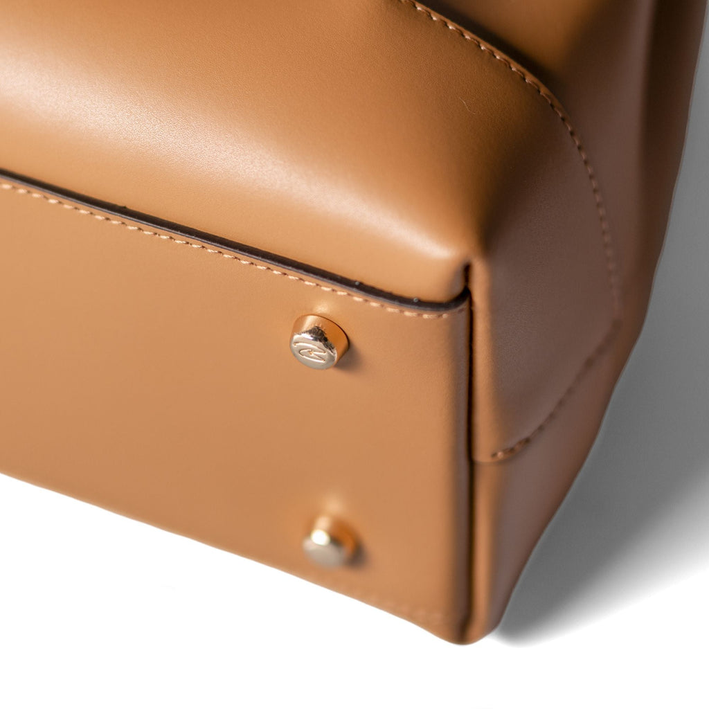 Femme Forte Minette camel calfskin leather handbag