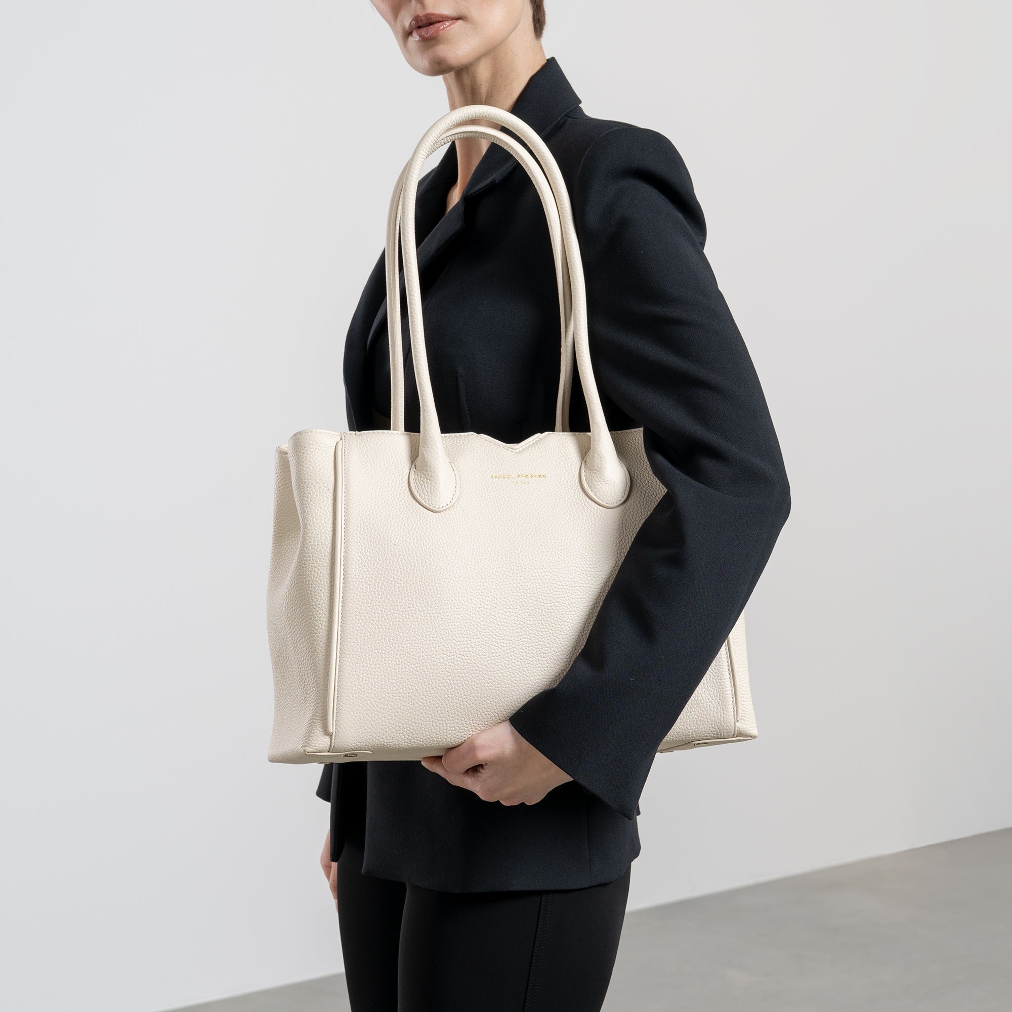 Cadeau d'Isabel cream calfskin leather handbag and wallet set
