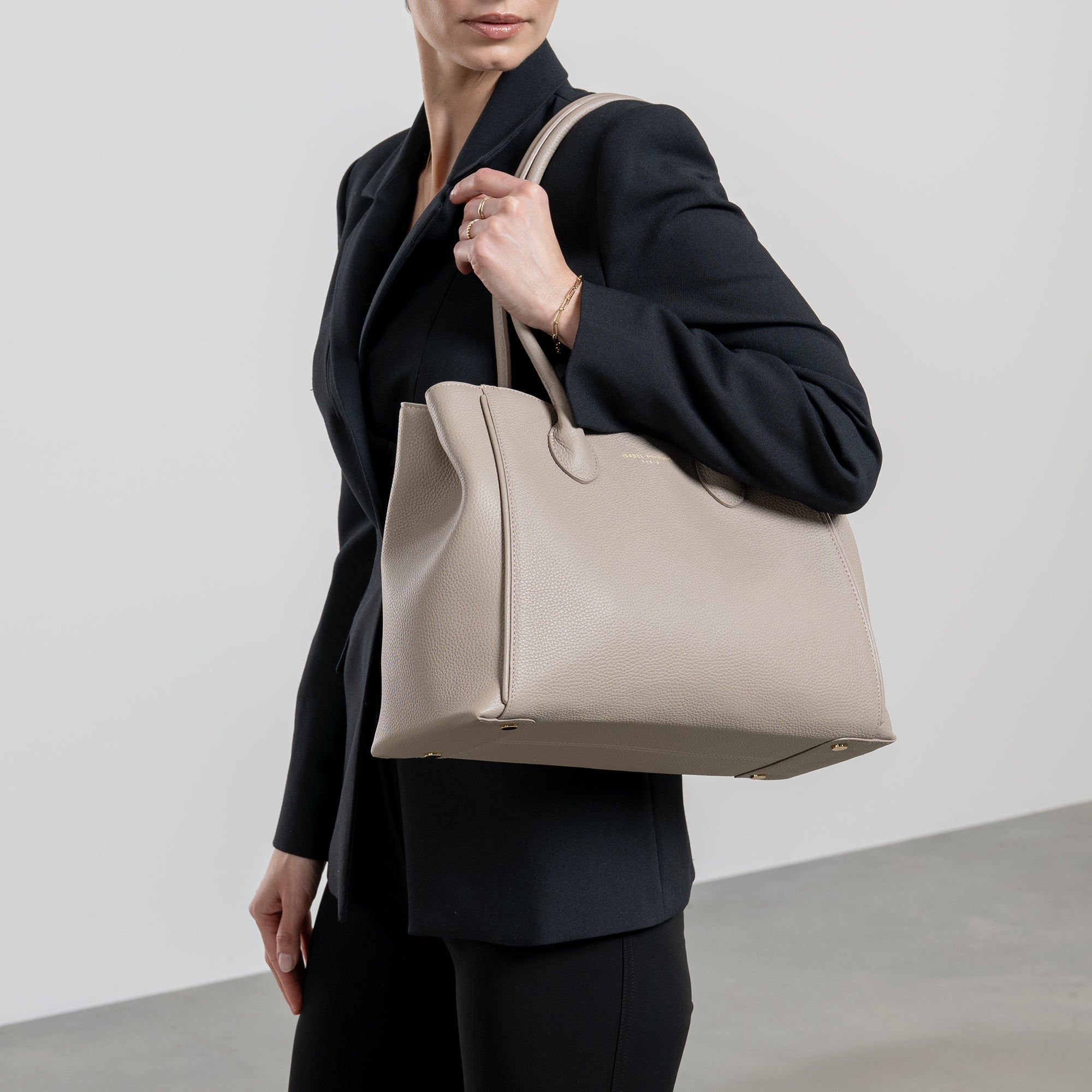 Cadeau d'Isabel taupe calfskin leather handbag and wallet set