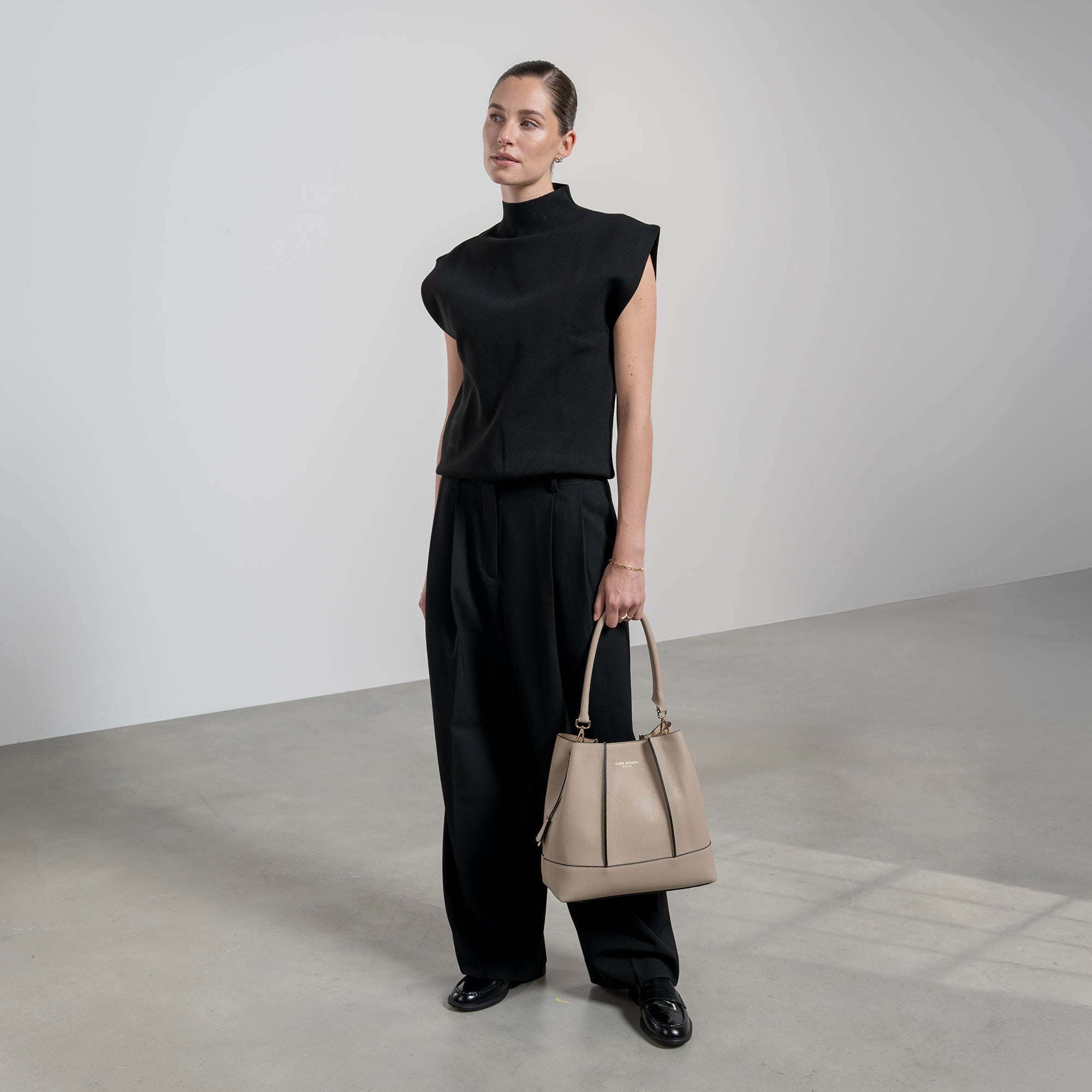 Femme Forte Macie taupe calfskin leather shoulder bag
