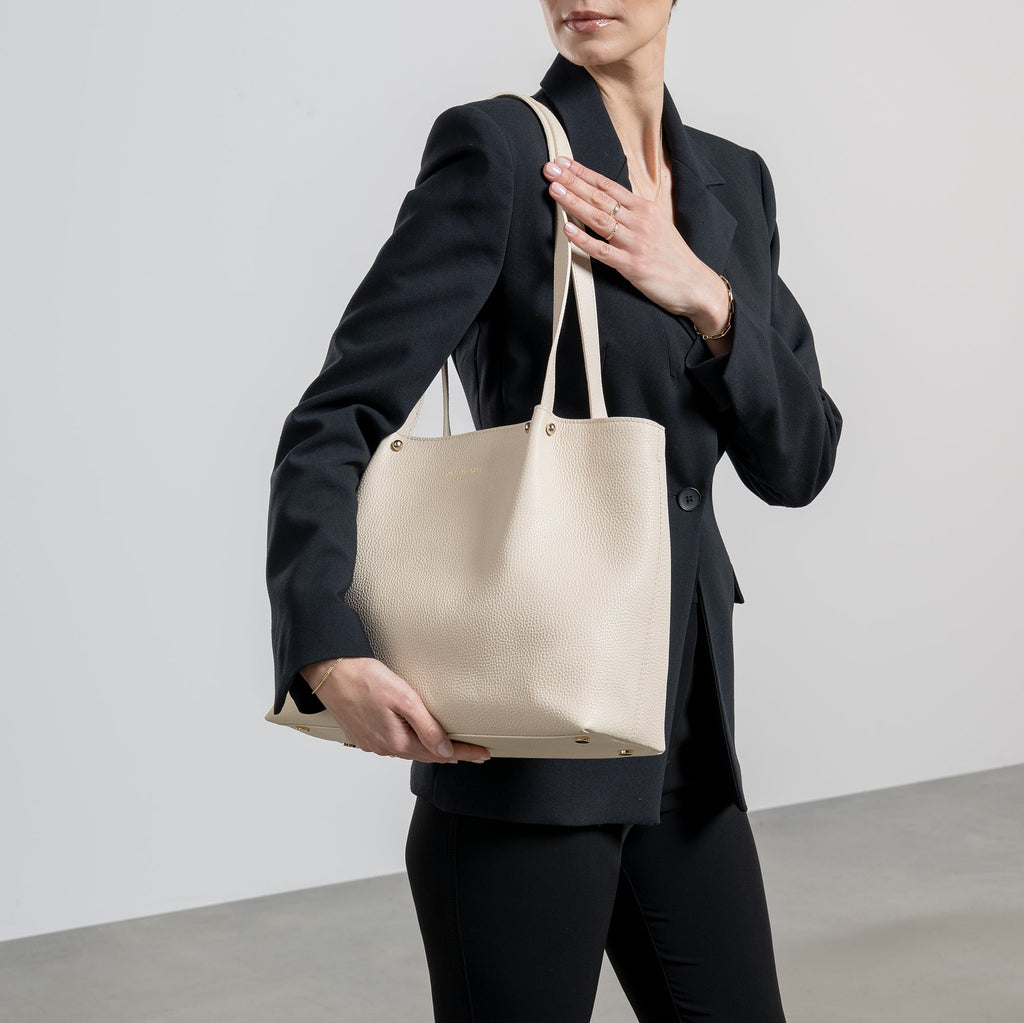 Cadeau d'Isabel cream calfskin leather shopper and wallet set