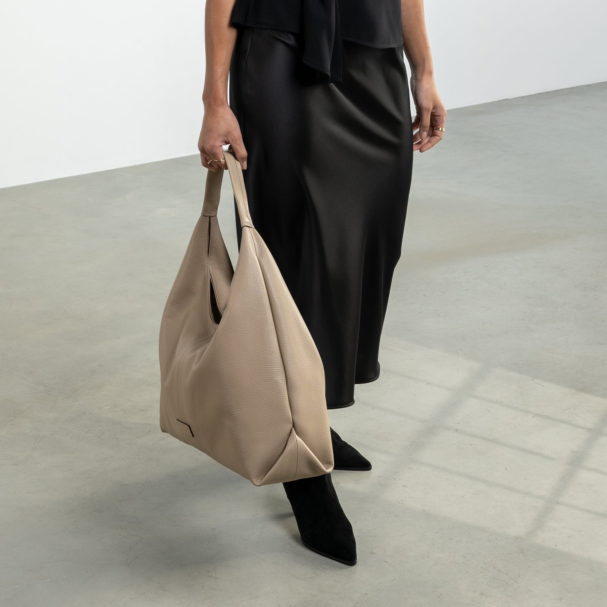 Honoré Grace taupe calfskin leather shoulder bag