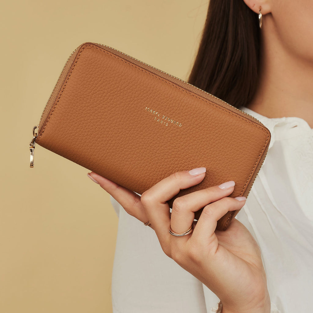Cadeau d'Isabel camel calfskin leather handbag and wallet set