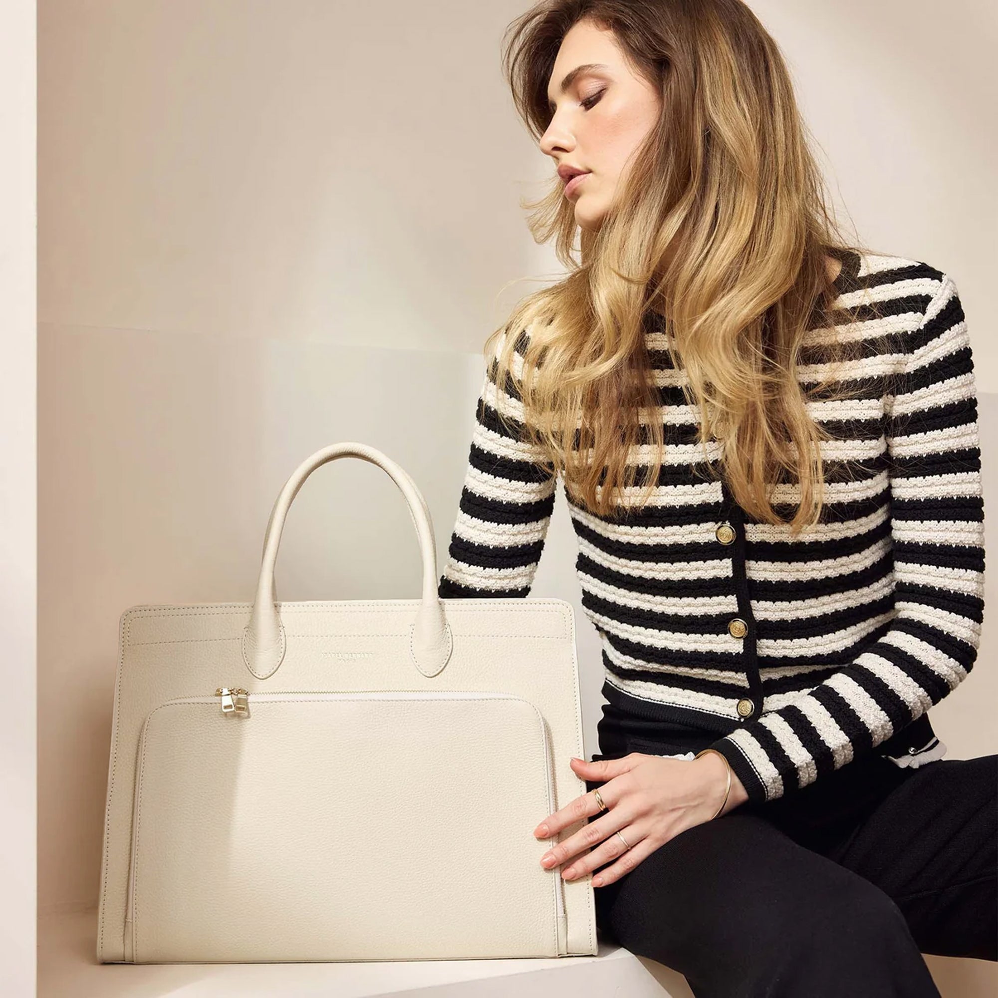 Cadeau d'Isabel cream calfskin leather handbag and wallet set